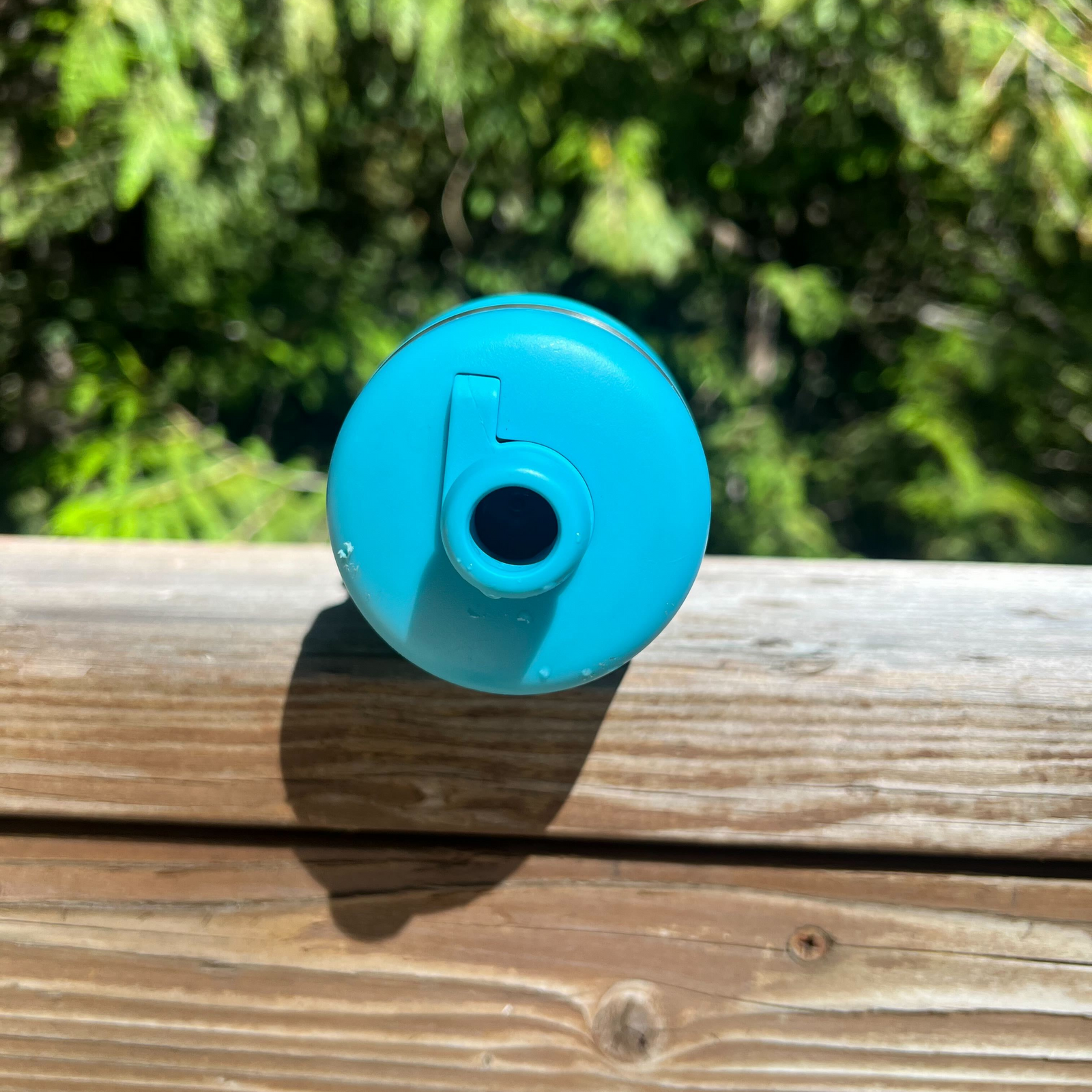 Bivo bottle nozzle is upright